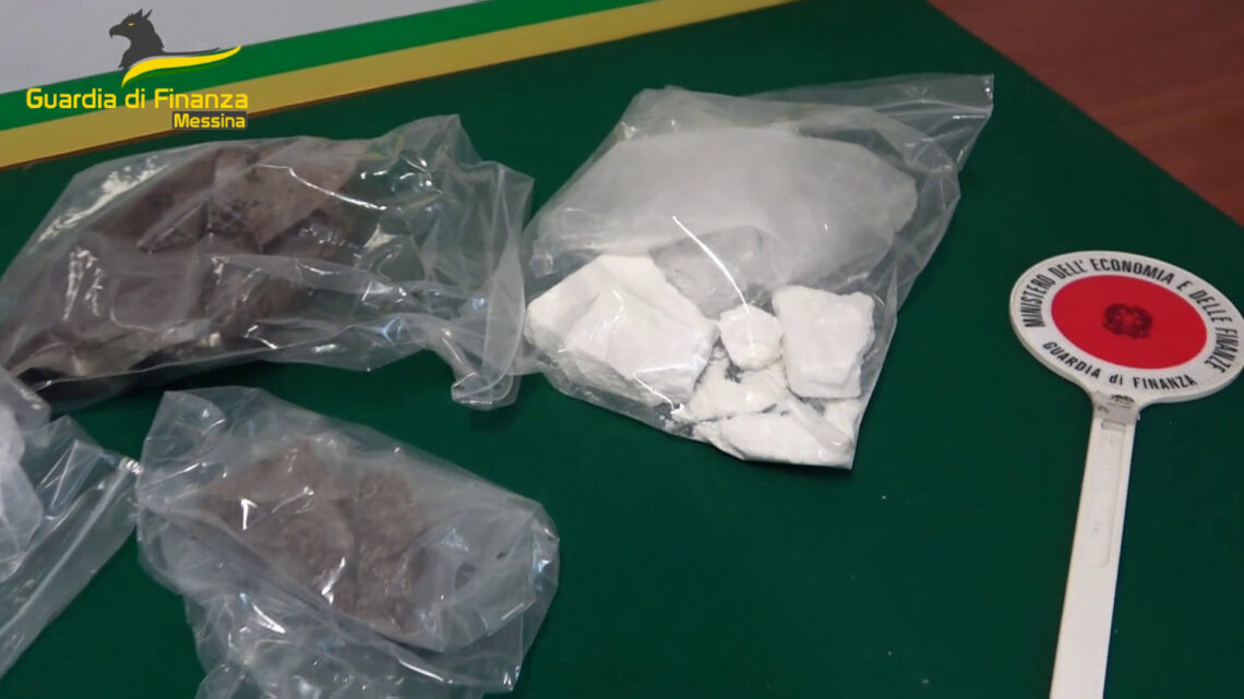 Sequestrato un kg di droga agli imbarcaderi a Messina Sequestrato un kg di droga agli imbarcaderi a Messina