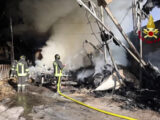 Incendio in azienda agricola nel vicentino, le immagini