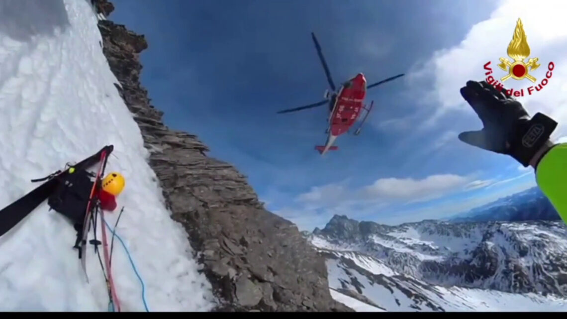 Due alpinisti francesi soccorsi in provincia di Cuneo, le immagini Due alpinisti francesi soccorsi in provincia di Cuneo, le immagini
