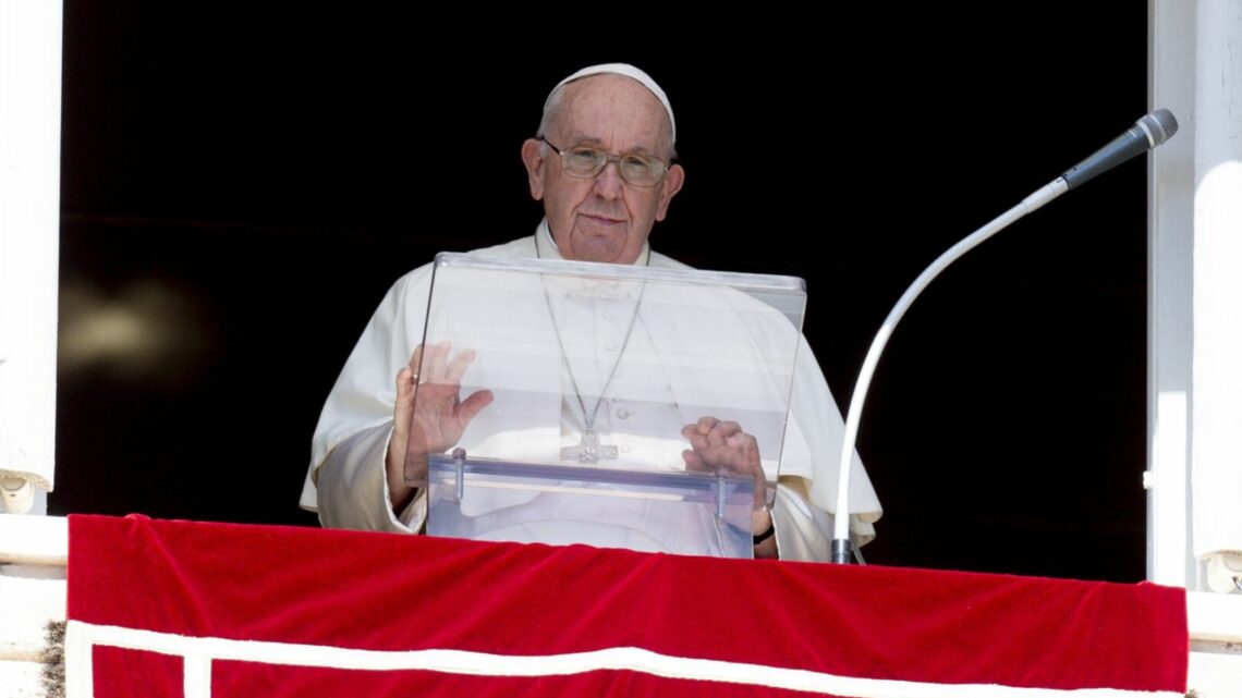 Papa Francesco “In guerra violati i diritti umani, è intollerabile” Papa Francesco “In guerra violati i diritti umani, è intollerabile”