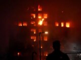 Spagna, incendio divora grattacielo a Valencia. Almeno 4 morti