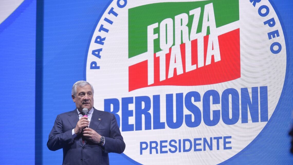 Forza Italia, Tajani eletto segretario nazionale Forza Italia, Tajani eletto segretario nazionale