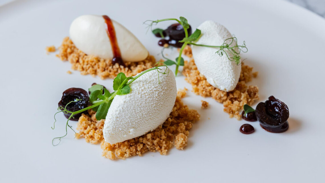 Dolce Passione: Chef Mulargia celebra l’Amore con un dessert di San Valentino Dolce Passione: Chef Mulargia celebra l’Amore con un dessert di San Valentino