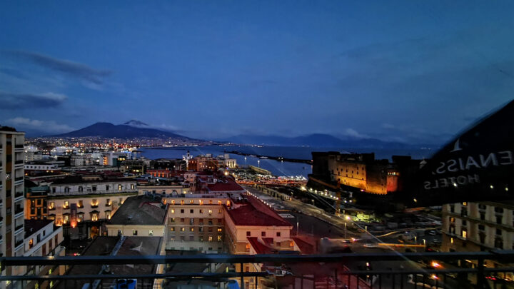 San Valentino: romanticismo e vista mozzafiato al Roof Garden Angiò di Napoli