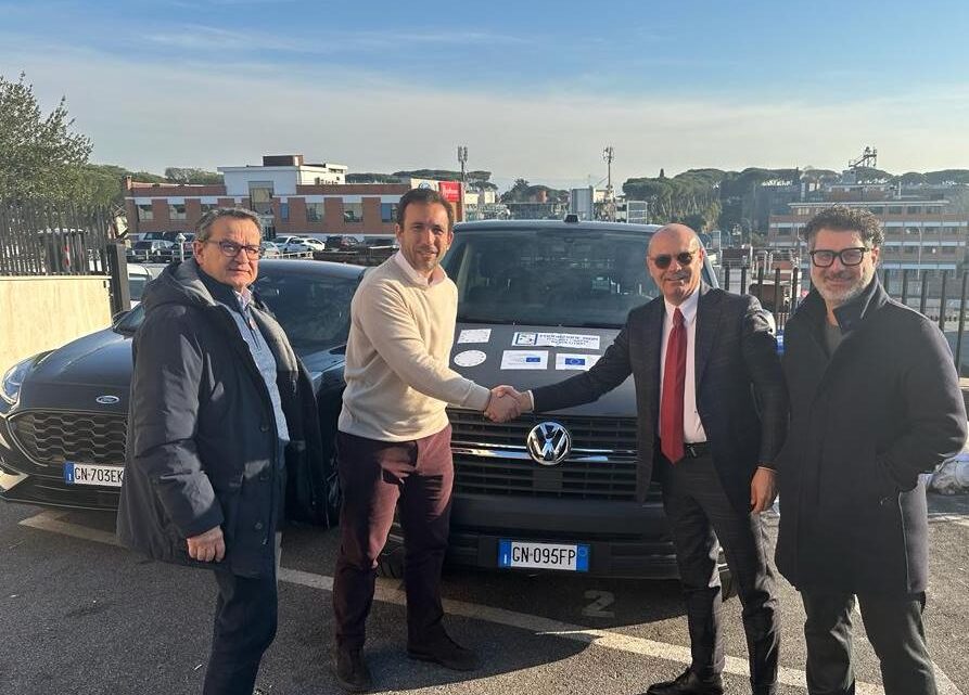 Giovani, digitalizzazione, europee2024: da SIC Europe la volkswagen caravelle da 9 posti per il tuor nazionale della fondazione Aidr Giovani, digitalizzazione, europee2024: da SIC Europe la volkswagen caravelle da 9 posti per il tuor nazionale della fondazione Aidr
