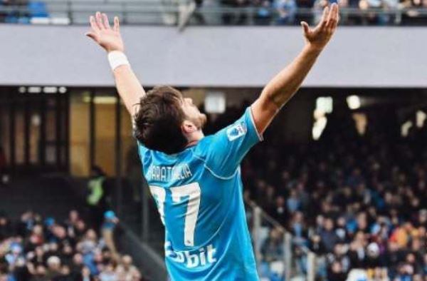 Serie A, al Maradona il Napoli supera un buon Verona con una Kvararemuntada Serie A, al Maradona il Napoli supera un buon Verona con una Kvararemuntada