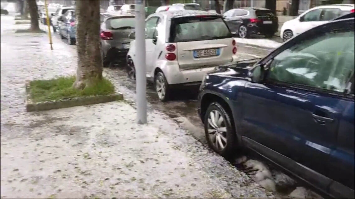 Violenta grandinata nell’Agrigentino, disagi alla viabilità Violenta grandinata nell’Agrigentino, disagi alla viabilità