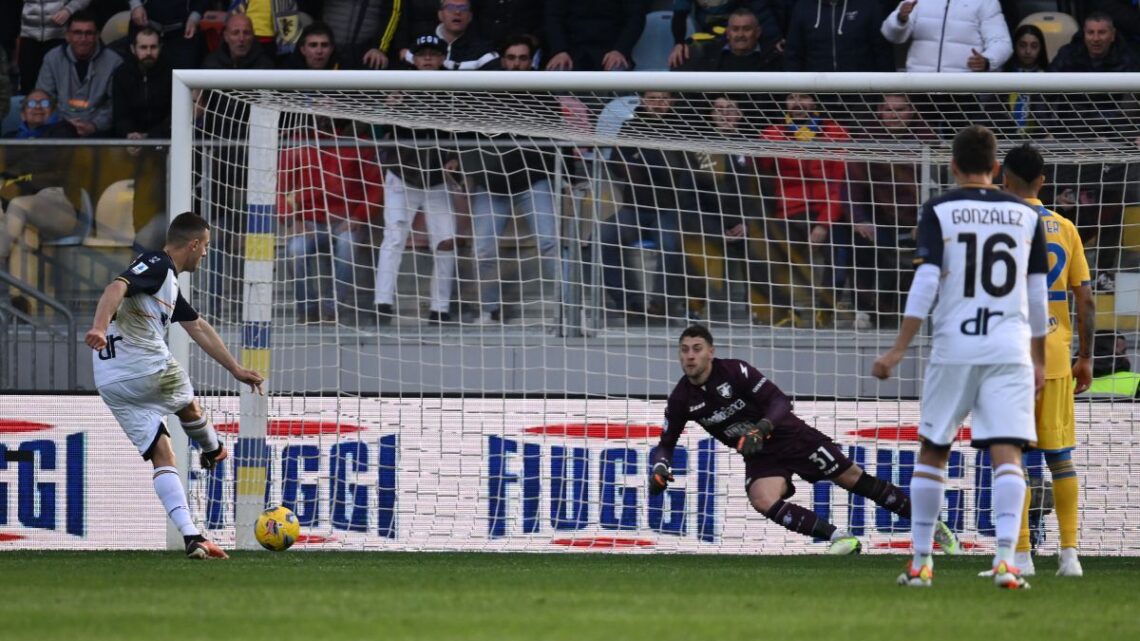Krstovic risponde a Cheddira, in parità Frosinone-Lecce Krstovic risponde a Cheddira, in parità Frosinone-Lecce