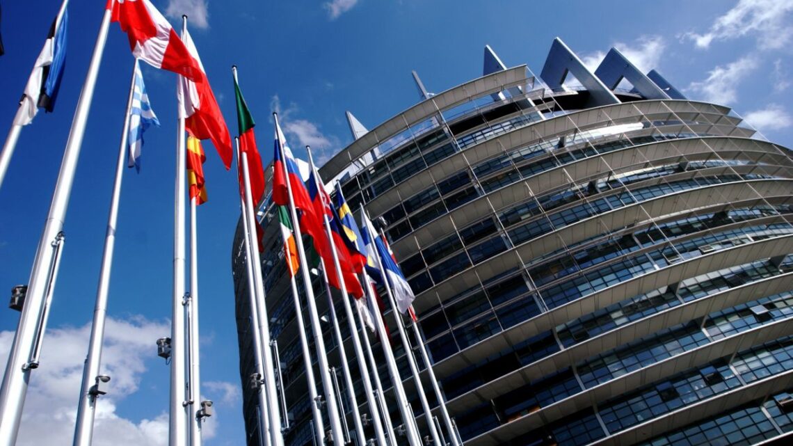 Via libera del Parlamento Europeo alla direttiva sulle case green Via libera del Parlamento Europeo alla direttiva sulle case green