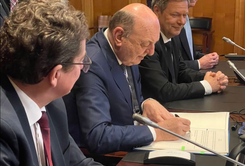 Gas, firmato a Berlino accordo di solidarietà tra Italia e Germania Gas, firmato a Berlino accordo di solidarietà tra Italia e Germania
