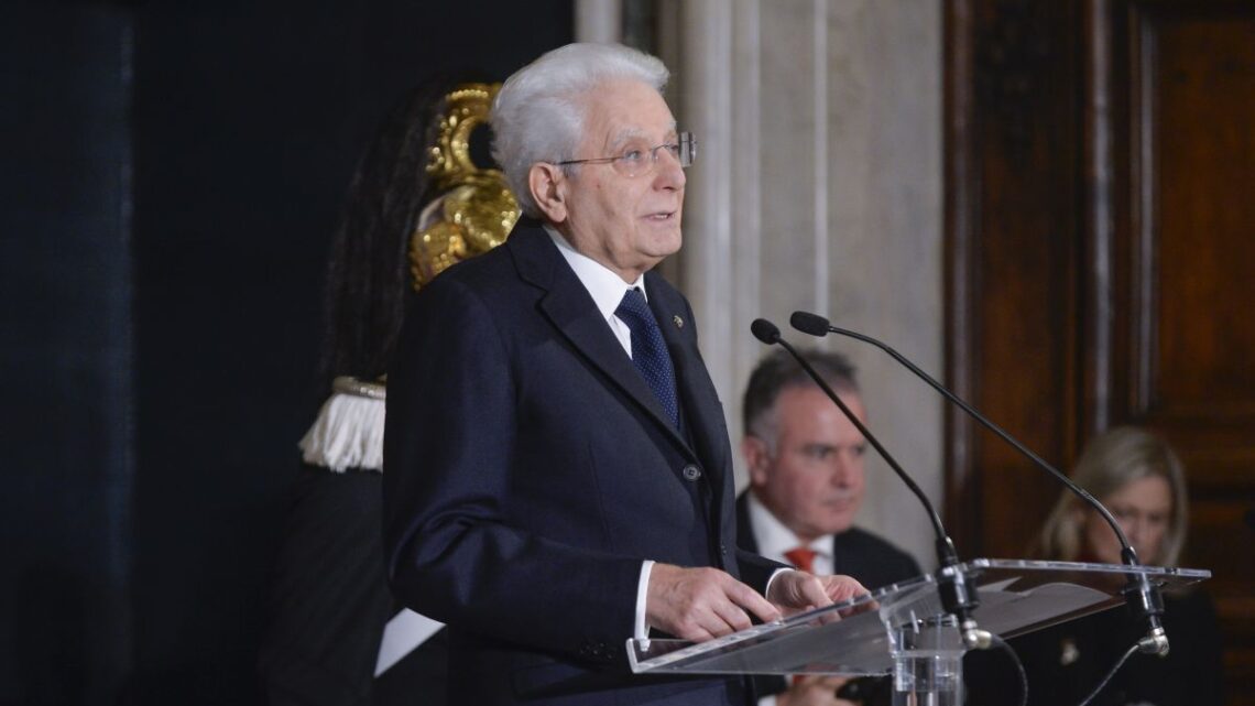 Mattarella “La solidarietà costruisce il futuro, egoismo crea povertà” Mattarella “La solidarietà costruisce il futuro, egoismo crea povertà”