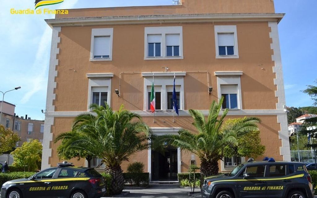 In auto con 18 kg di cocaina, arrestati due corrieri in Liguria In auto con 18 kg di cocaina, arrestati due corrieri in Liguria