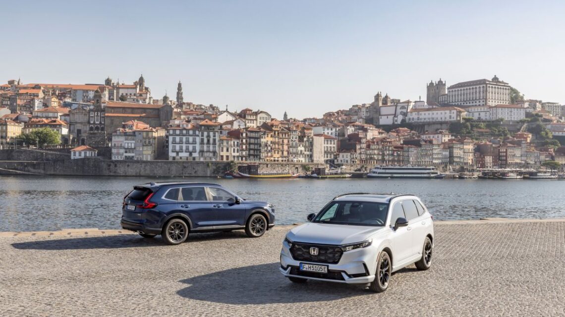 Honda CR-V ora è anche ibrida, fino a 82 km in elettrico Honda CR-V ora è anche ibrida, fino a 82 km in elettrico