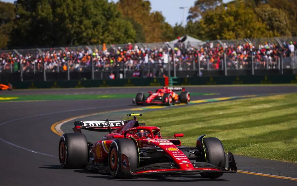 Doppietta Ferrari in Australia, vince Sainz davanti a Leclerc Doppietta Ferrari in Australia, vince Sainz davanti a Leclerc