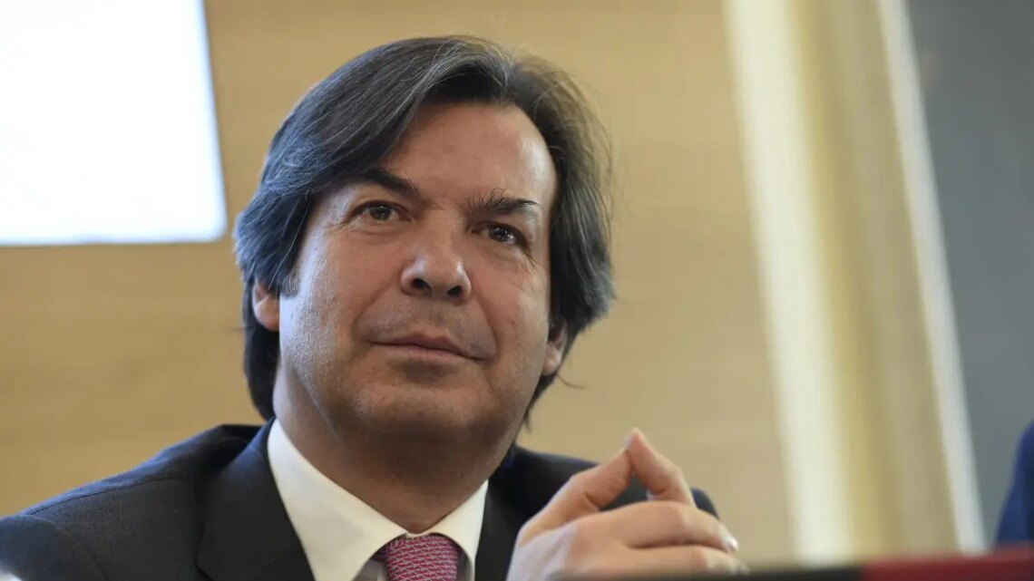 Intesa Sanpaolo, al via la nuova organizzazione Intesa Sanpaolo, al via la nuova organizzazione