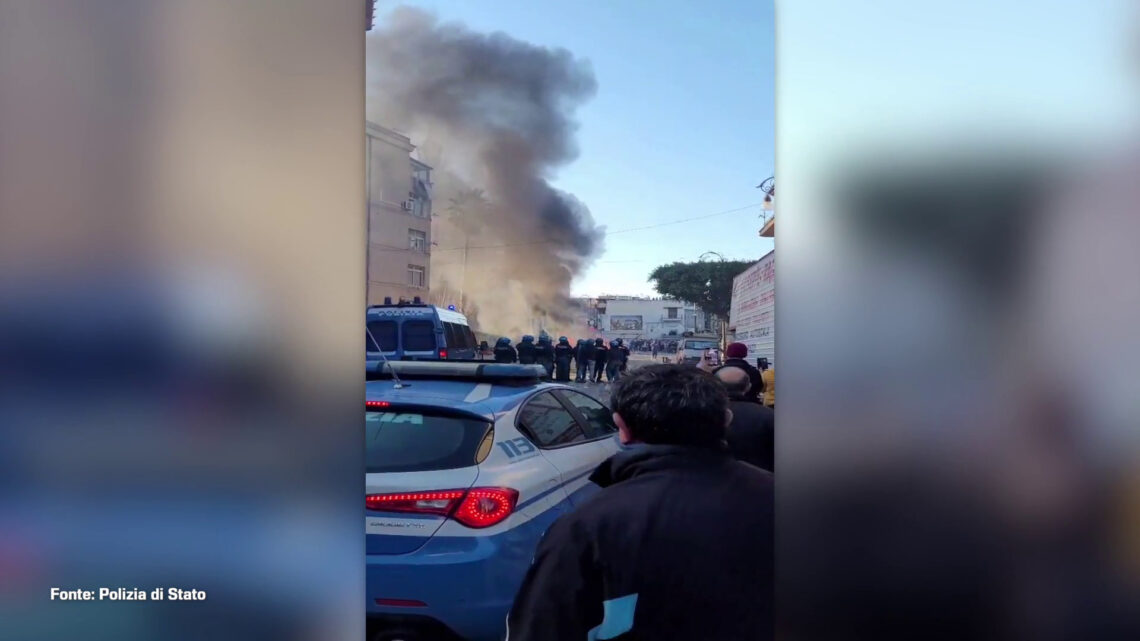 “Vampe” di San Giuseppe, scene di guerriglia a Palermo “Vampe” di San Giuseppe, scene di guerriglia a Palermo