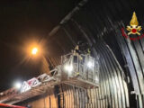 Calcinacci colpiscono auto in galleria sul raccordo Avellino-Salerno