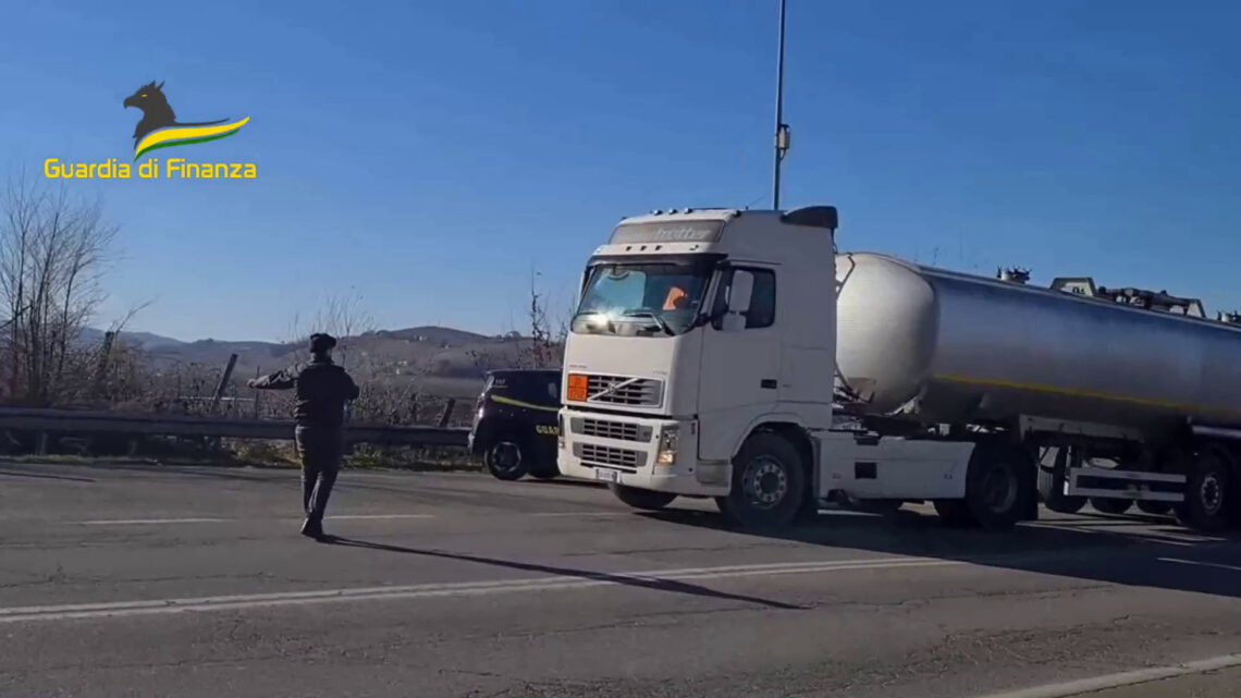 Scoperta frode Iva di 300 milioni su carburanti, arresti e sequestri Scoperta frode Iva di 300 milioni su carburanti, arresti e sequestri