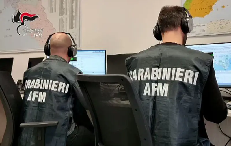 Camorra, decine di arresti per la vendita di euro contraffatti Camorra, decine di arresti per la vendita di euro contraffatti