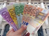 Banconote false, sequestrati a Napoli beni per un milione