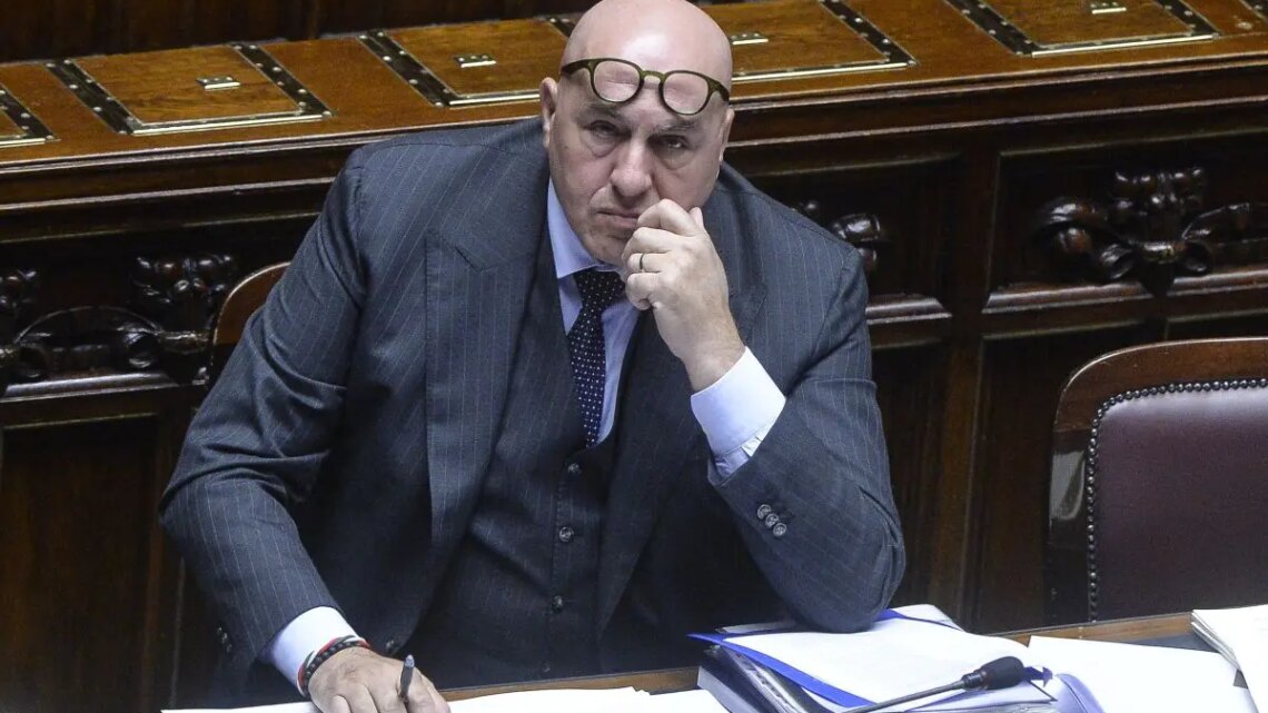 Crosetto “L’attacco iraniano è gravissimo ma Israele si fermi” Crosetto “L’attacco iraniano è gravissimo ma Israele si fermi”