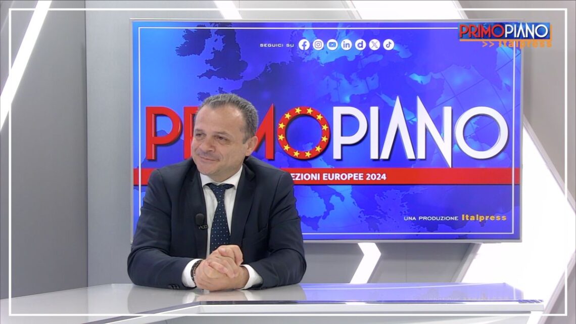 De Luca “Sondaggi ci danno in crescita, l’Europa faccia il suo mestiere” De Luca “Sondaggi ci danno in crescita, l’Europa faccia il suo mestiere”