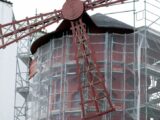 Parigi, si staccano le pale del Moulin Rouge. Nessun ferito