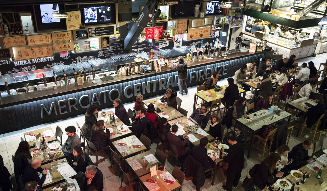 Firenze, 25 milioni di visitatori in 10 anni: gran festa al Mercato Centrale Firenze, 25 milioni di visitatori in 10 anni: gran festa al Mercato Centrale