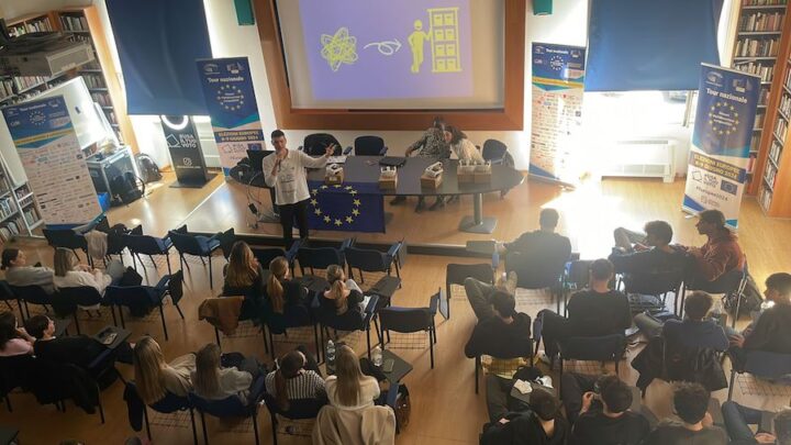 Giovani e digitalizzazione: verso le elezioni europee dell’8 e 9 giugno. La città di Torino accoglie con ammirazione il tour istituzionale nazionale