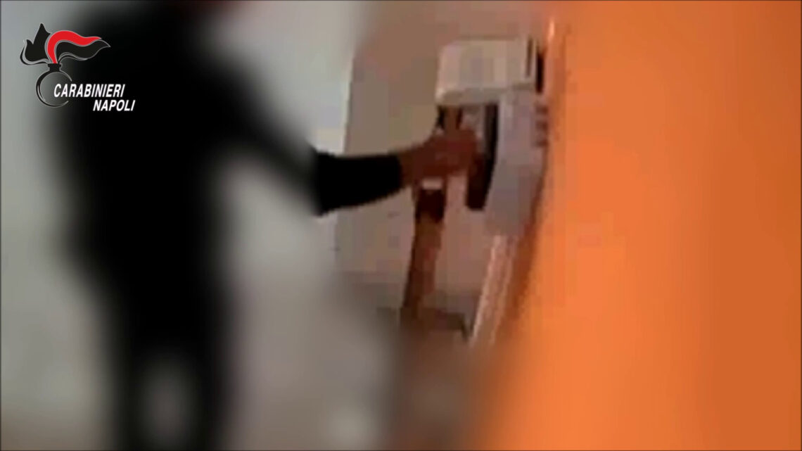 Furbetti del cartellino, sospesi 4 dipendenti del comune di Cimitile Furbetti del cartellino, sospesi 4 dipendenti del comune di Cimitile