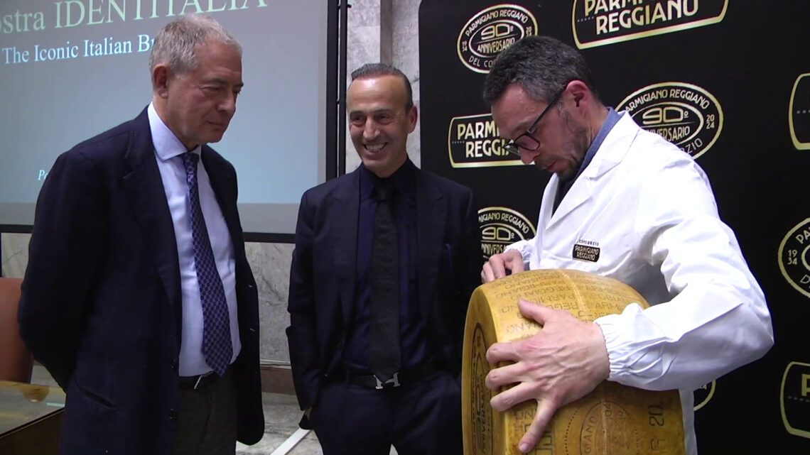 Il Consorzio del Parmigiano Reggiano celebra i 90 anni al Mimit Il Consorzio del Parmigiano Reggiano celebra i 90 anni al Mimit