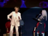 Europee, Letizia Moratti canta e balla sul palco con Ivana Spagna