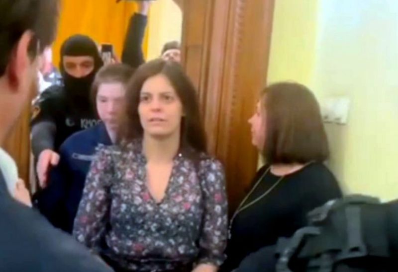 Ilaria Salis ha lasciato il carcere per i domiciliari Ilaria Salis ha lasciato il carcere per i domiciliari