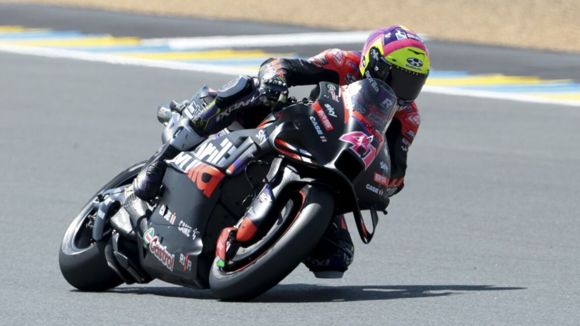 Espargarò vince la sprint in Catalunya, caduta e rimpianti Bagnaia Espargarò vince la sprint in Catalunya, caduta e rimpianti Bagnaia