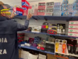 Lucca, sequestrati 400mila prodotti da fumo in negozio non autorizzato