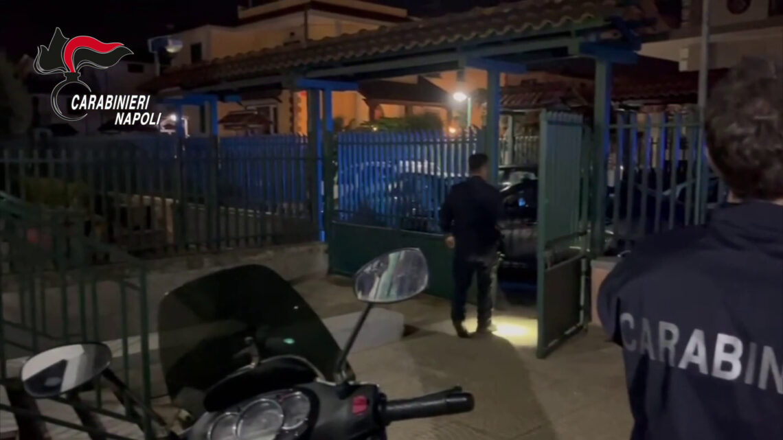 Napoli, arrestato latitante. Dietro la villa nascondeva scala per fuga Napoli, arrestato latitante. Dietro la villa nascondeva scala per fuga