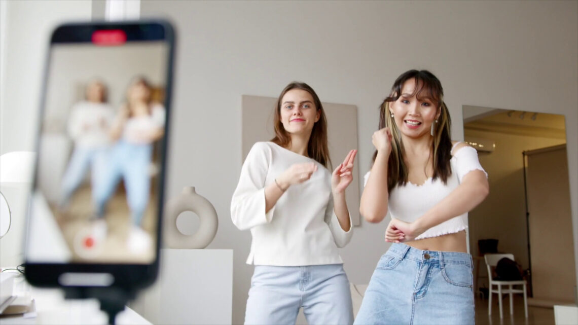 L’85% dei giovanissimi ha profili social, ragazze le più connesse L’85% dei giovanissimi ha profili social, ragazze le più connesse