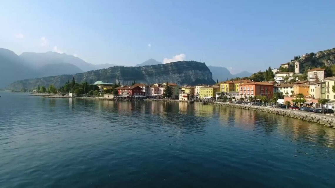 Economia italiana in crescita, ma velocità diverse Economia italiana in crescita, ma velocità diverse
