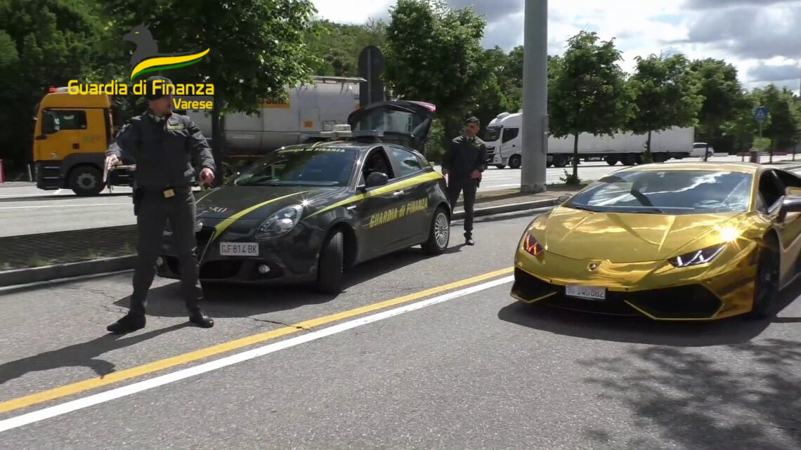 Scoperto contrabbando di supercar, sequestrate Lamborghini e McLaren Scoperto contrabbando di supercar, sequestrate Lamborghini e McLaren