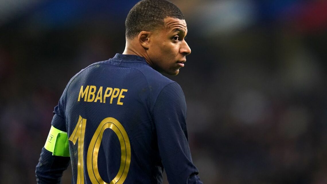 Mbappè nuovo giocatore del Real Madrid, firma fino al 2029 Mbappè nuovo giocatore del Real Madrid, firma fino al 2029
