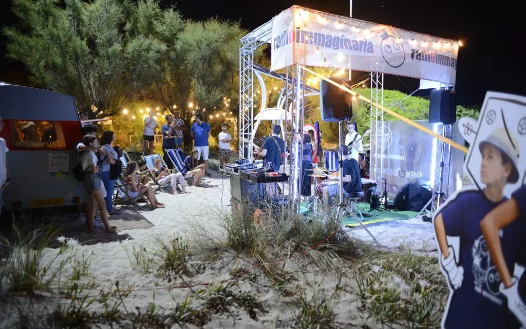 Radioimmaginaria racconta l’estate degli adolescenti sulle spiagge Radioimmaginaria racconta l’estate degli adolescenti sulle spiagge