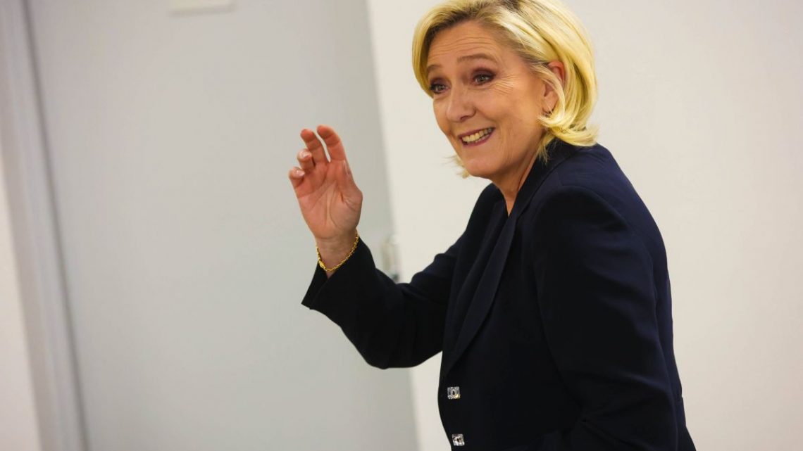 Francia, la destra al 34%. Le Pen “Blocco Macron quasi cancellato” Francia, la destra al 34%. Le Pen “Blocco Macron quasi cancellato”