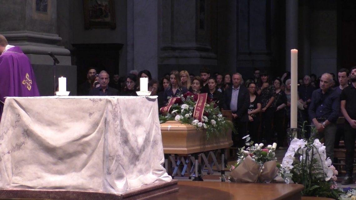 Voghera commossa saluta Cristina Frazzica, uccisa in kayak a Napoli Voghera commossa saluta Cristina Frazzica, uccisa in kayak a Napoli