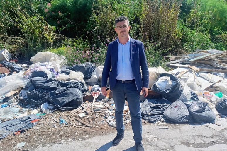 Alessandro Caramiello: nuovo sopralluogo tra i rifiuti a Ercolano Alessandro Caramiello: nuovo sopralluogo tra i rifiuti a Ercolano