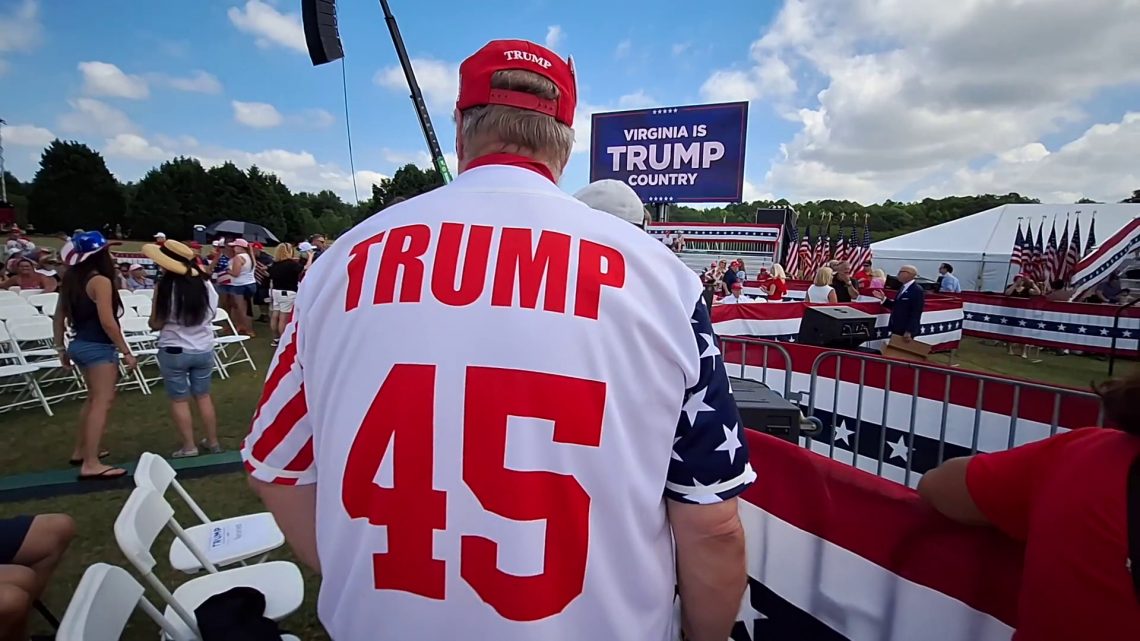 Presidenziali Usa, bagno di folla per Donald Trump in Virginia Presidenziali Usa, bagno di folla per Donald Trump in Virginia