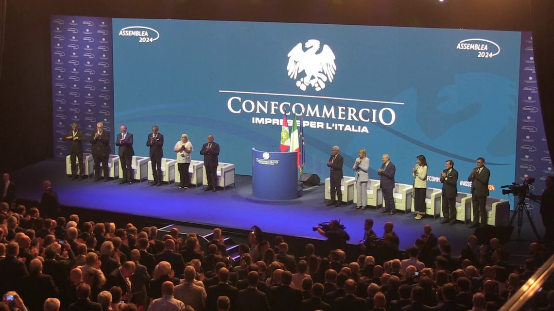 Assemblea Confcommercio, terziario pilastro della crescita Assemblea Confcommercio, terziario pilastro della crescita