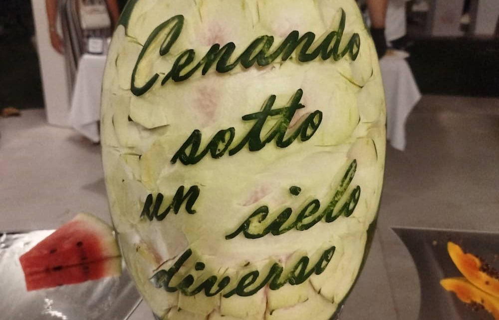 Cenando sotto un cielo diverso in nome della solidarietà e della buona tavola Cenando sotto un cielo diverso in nome della solidarietà e della buona tavola