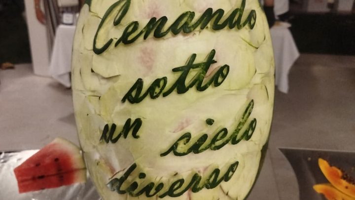 Cenando sotto un cielo diverso in nome della solidarietà e della buona tavola