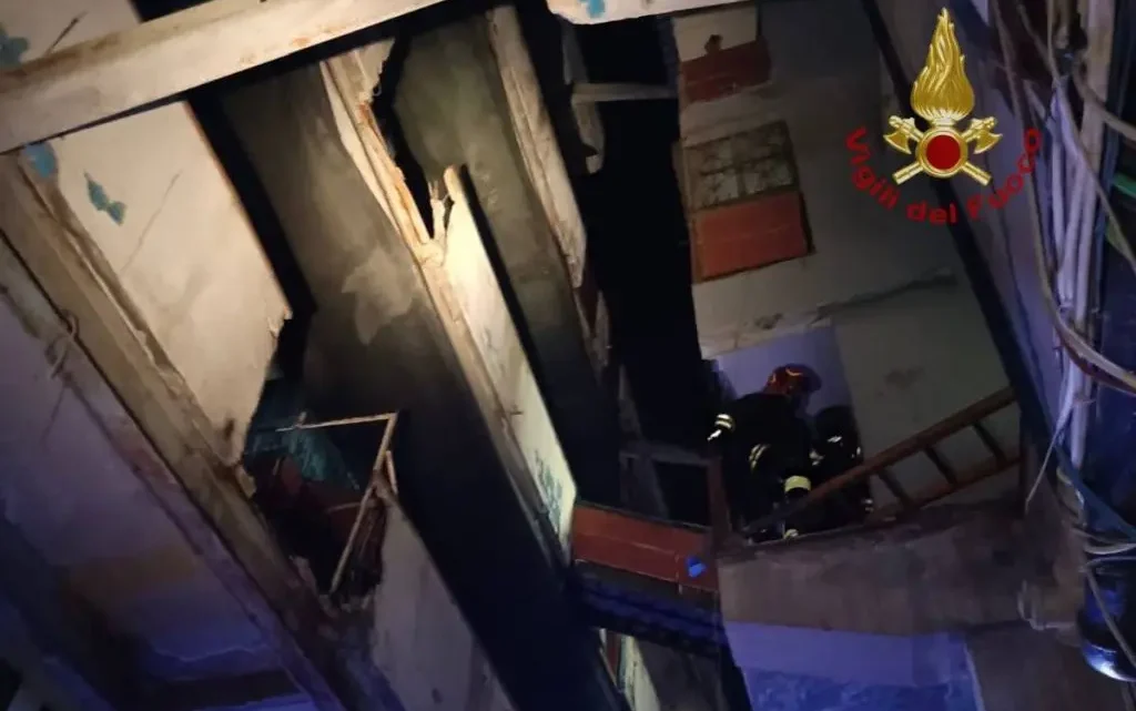 Terza vittima del crollo a Scampia, donna ferita muore in ospedale Terza vittima del crollo a Scampia, donna ferita muore in ospedale