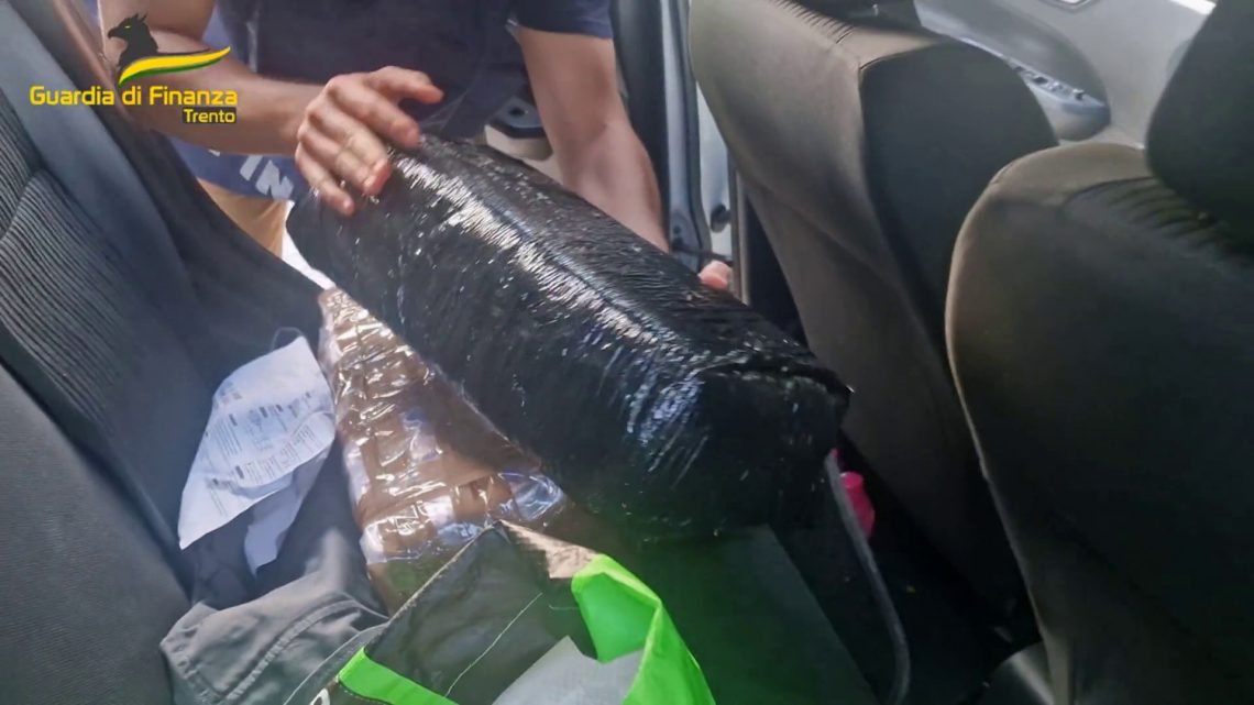 Fermato in auto a Trento con oltre 65 kg di droga Fermato in auto a Trento con oltre 65 kg di droga